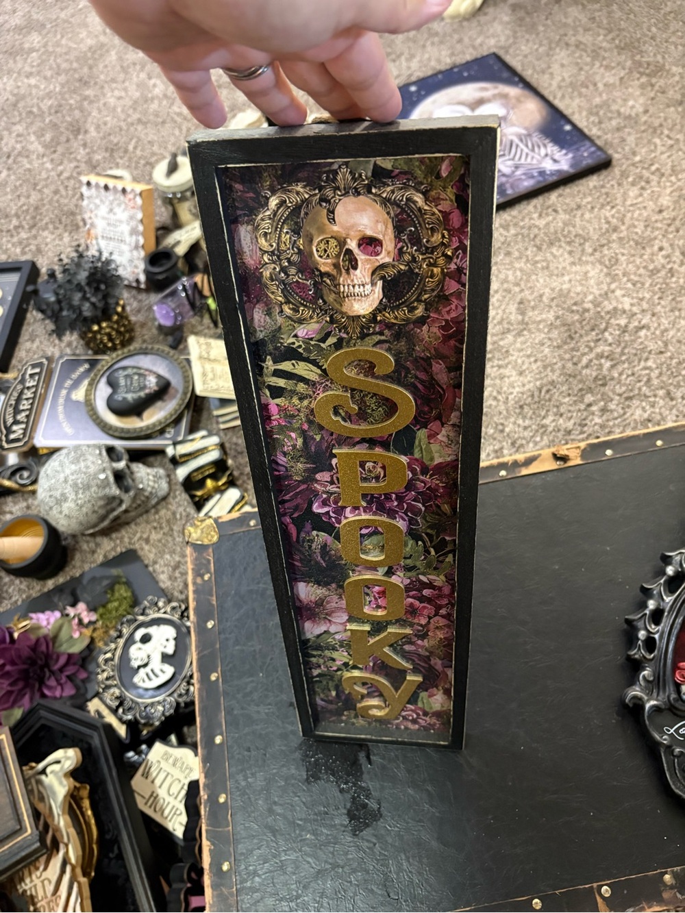 Ashland Black & Gold 'Spooky' Skull Wall Panel